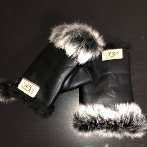 NEVER WORN, UGG GLOVES